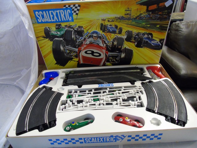 SCALEXTRIC GRAND PRIX 75 SET BOXED GOOD CONDITION EST [£40-80] - Image 3 of 12