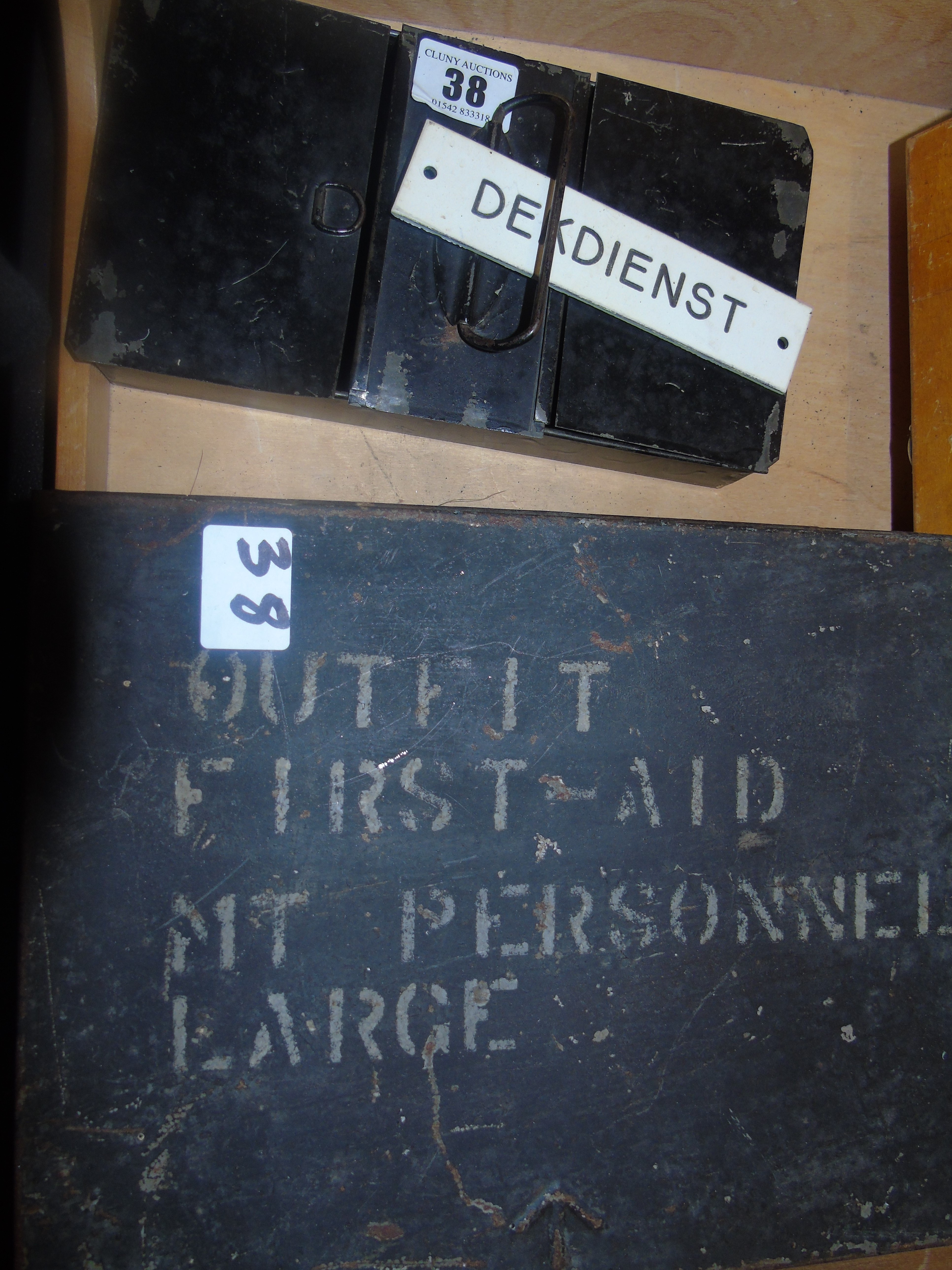 WW1 OUTFIT FIRST AID MEDICAL PERSONEL TIN PLATE BOX & GERMAN DENTIST SIGN EST [£20-£40] - Image 2 of 7