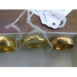 18CT GOLD BANDS (3) 10grmsEST[£150-£200]