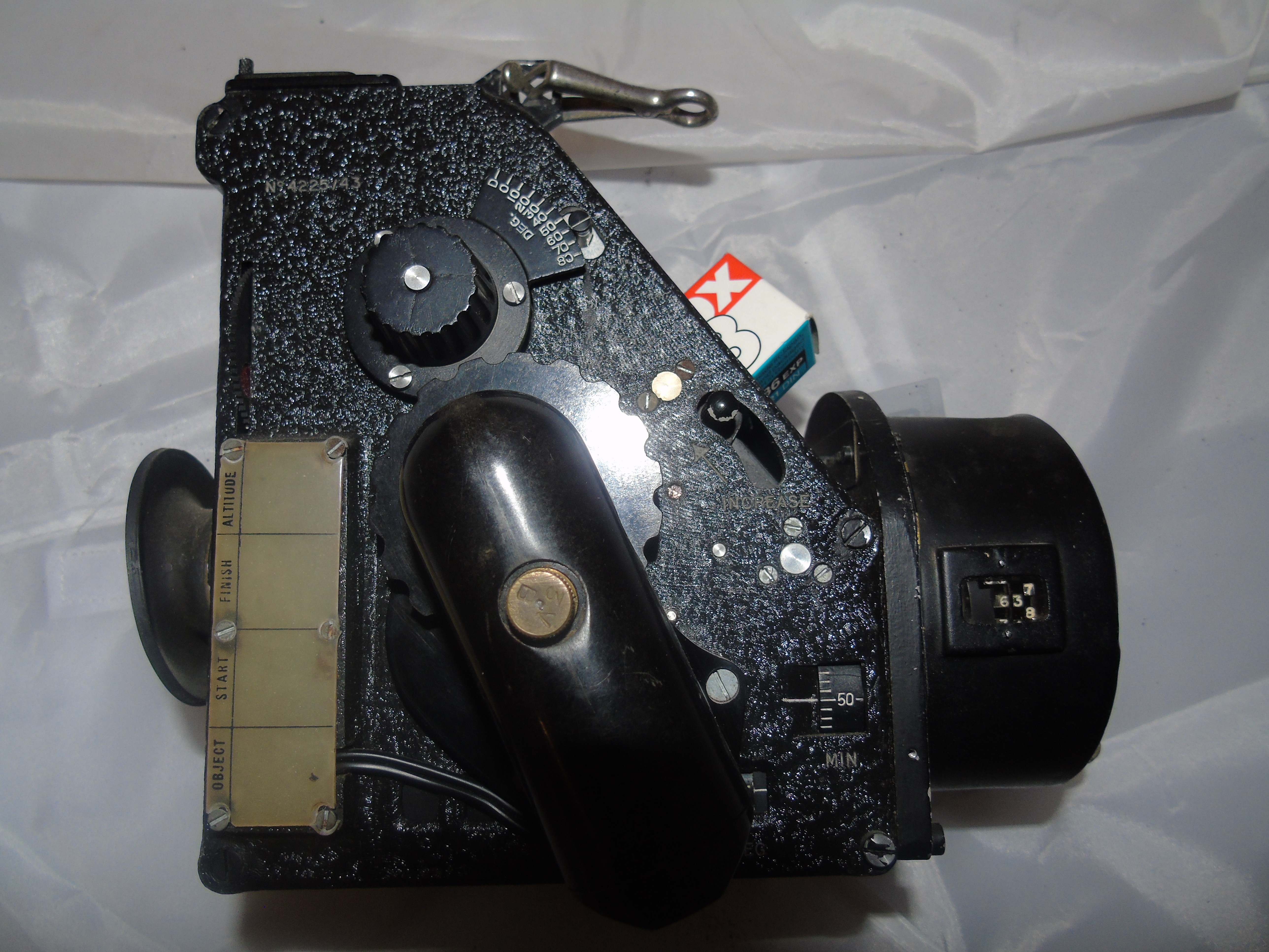 A VINTAGE AIRCRAFT BUBBLE SEXTANT MARK 1XA EST [£40-£80] - Image 3 of 6