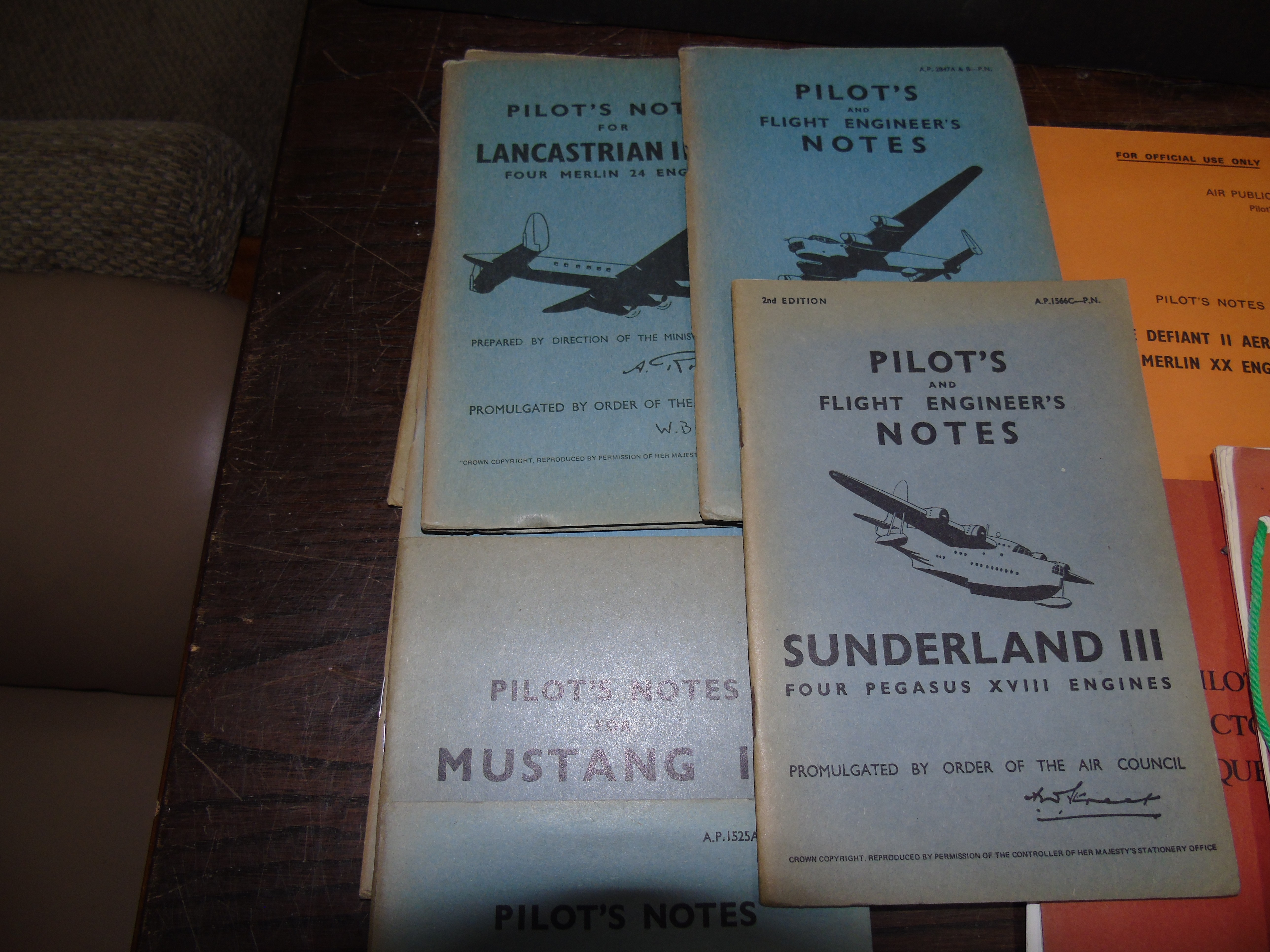 SELECTION OF PILOTS NOTES FOR VARIOUS AIRCRAFT INCLUDING