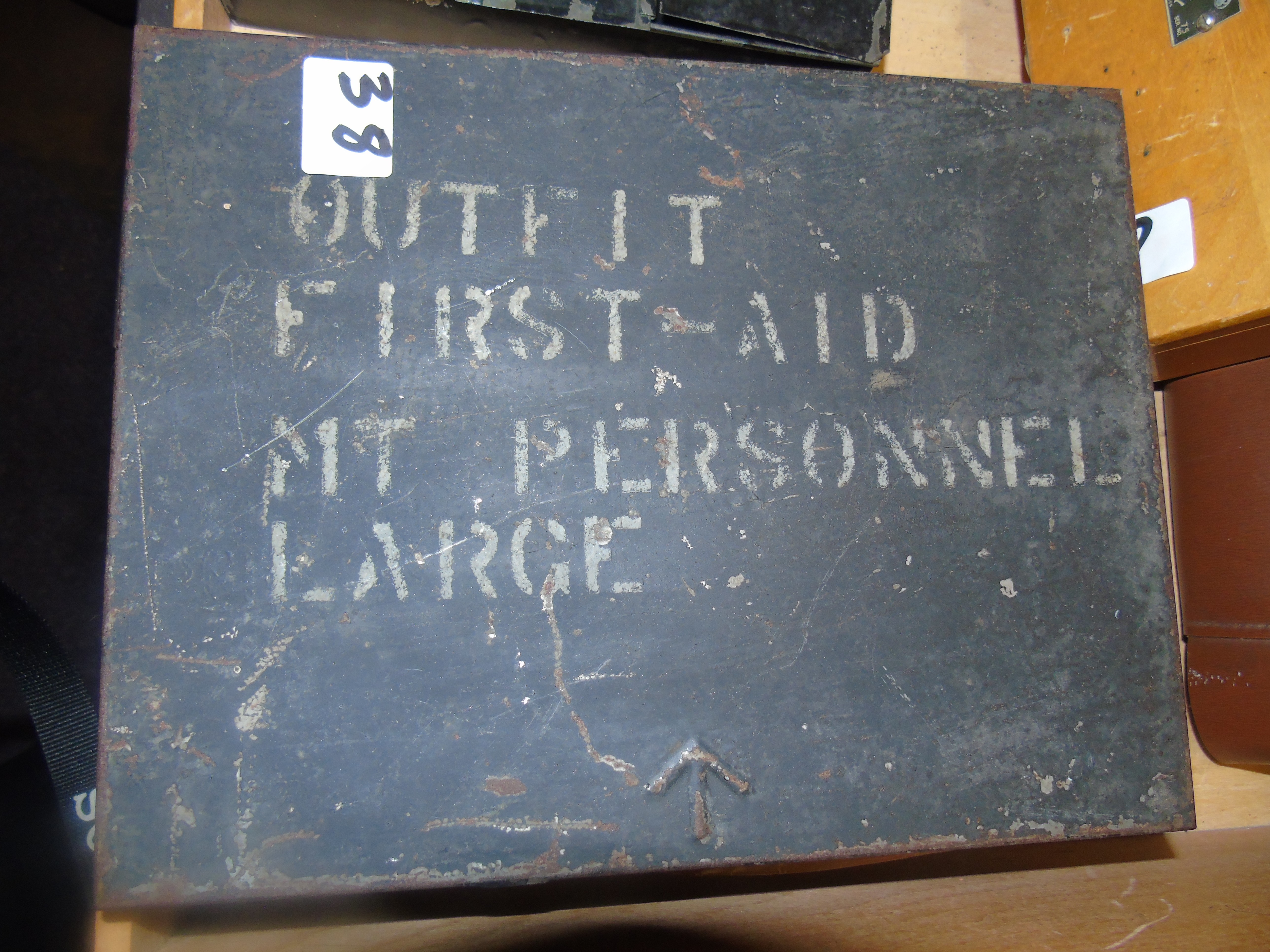 WW1 OUTFIT FIRST AID MEDICAL PERSONEL TIN PLATE BOX & GERMAN DENTIST SIGN EST [£20-£40] - Image 3 of 7