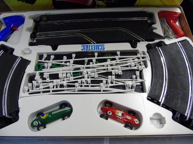 SCALEXTRIC GRAND PRIX 75 SET BOXED GOOD CONDITION EST [£40-80] - Image 6 of 12