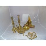 BRASS CANDLESTICKS & OTHER BRASSWARE EST [£10-£20]