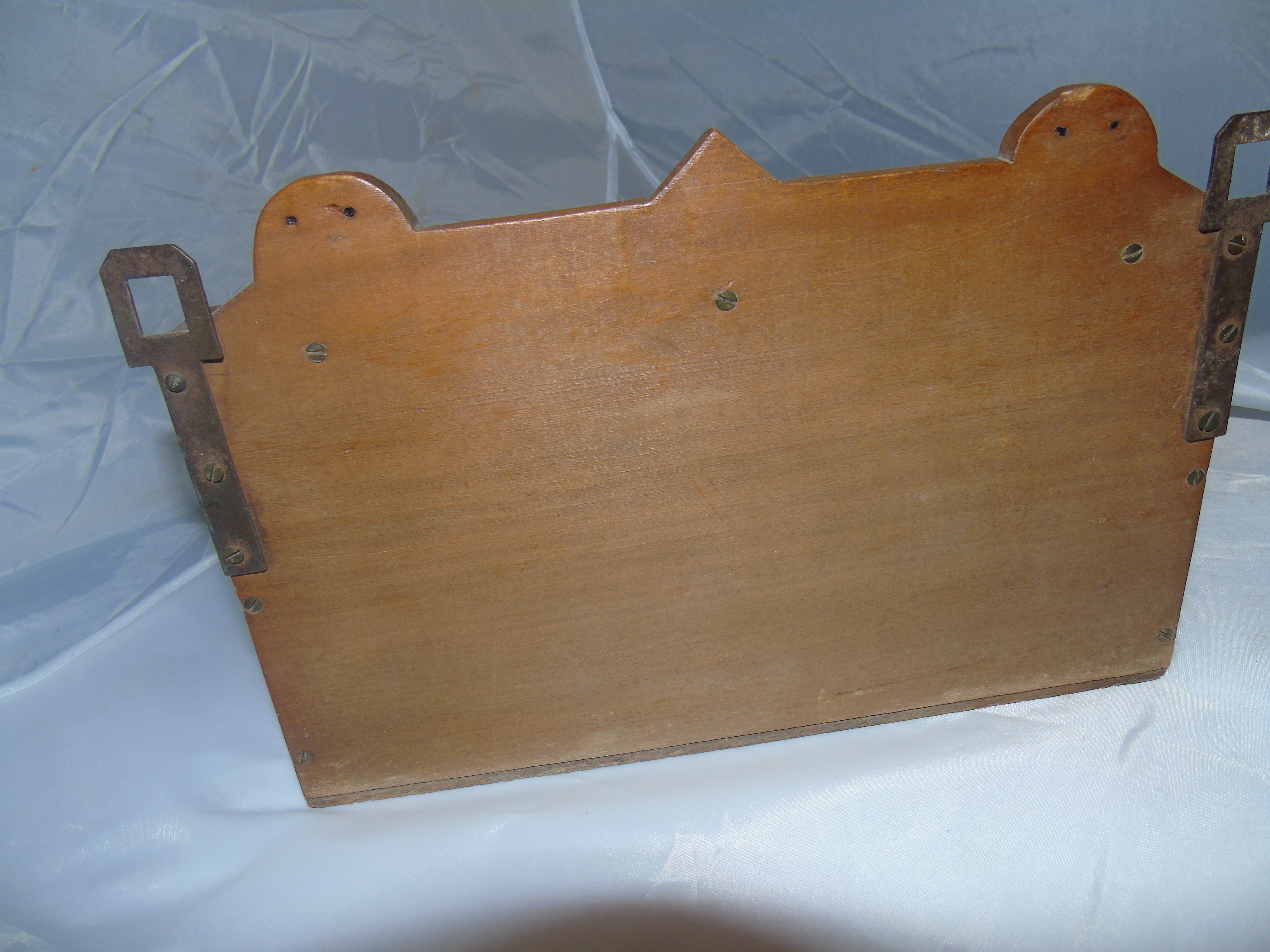 OLIVE WOOD WALL MOUNTED GLOVE BOX HANDSCHPENEN & OTHER INCISED DECORATION EST [£20-£40] - Image 5 of 6