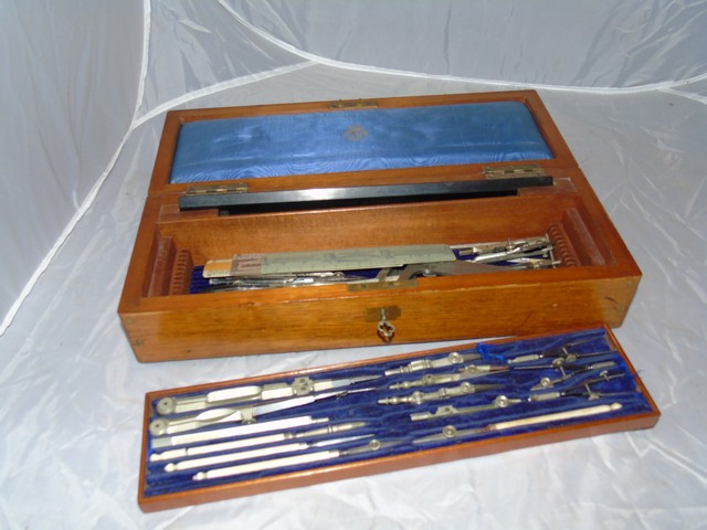 BOXED SET OF DRAUGHTMENS TOOLS EST[£30-£60]