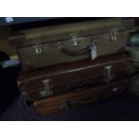 THREE VINTAGE SIUTCASES EST[£15-£30]