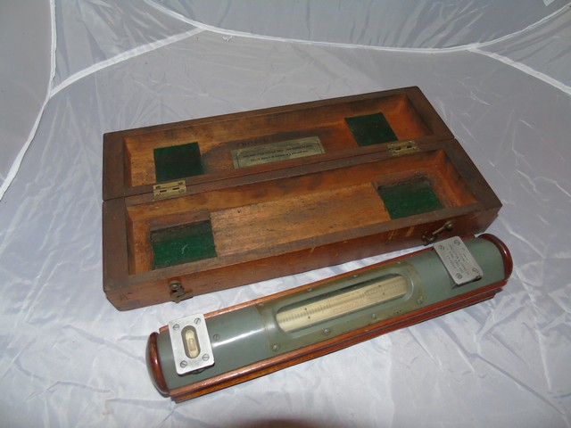 PRESCISION ENGINEERS SPIRIT LEVEL MADE BY COOKE TROUGHTON & SIMMS, YORK, ENGLAND BOXED EST [£40-£