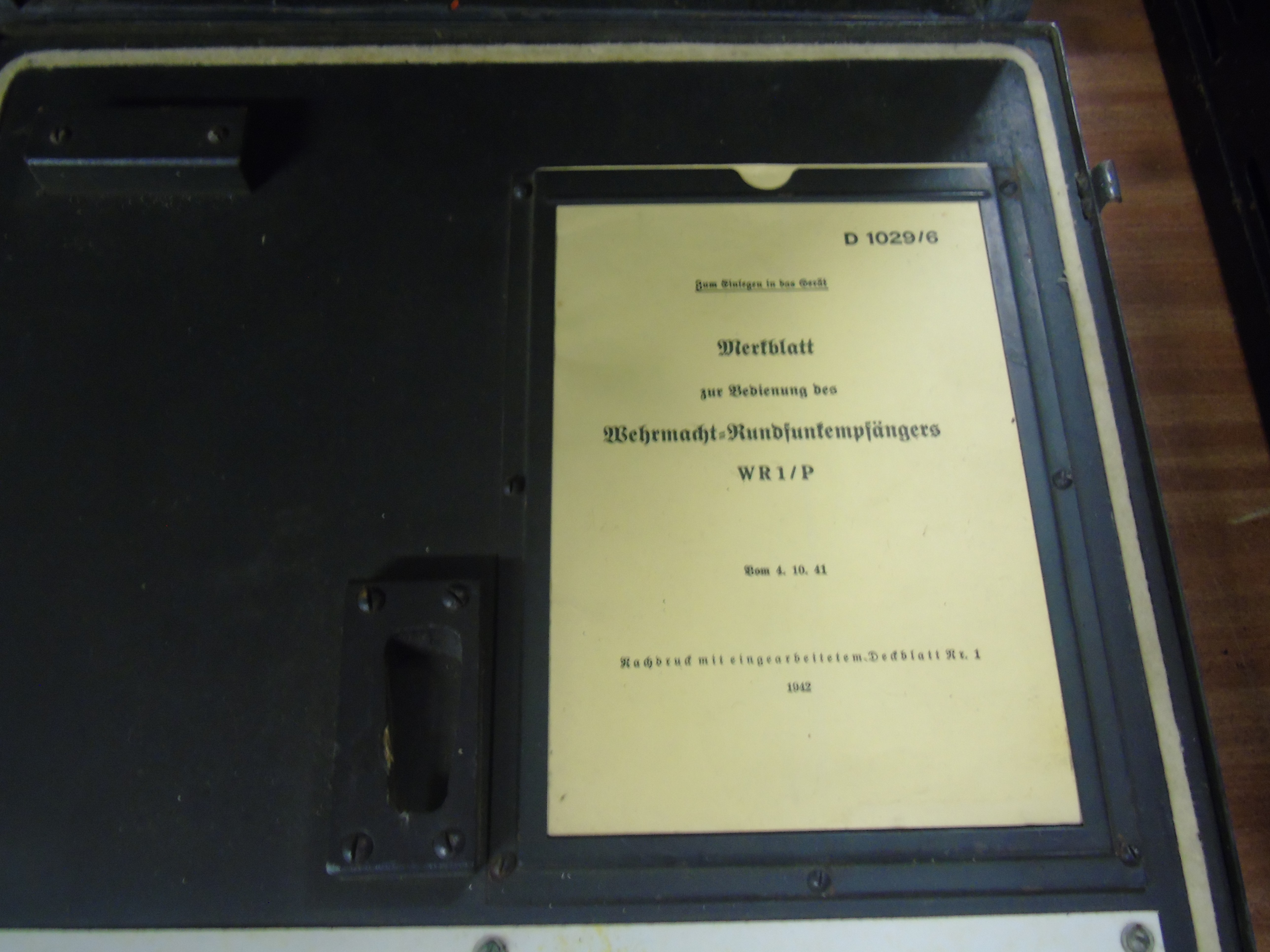 GERMAN WW11 WERMACHT RECEIVER IN A WOODEN CASE EST [£60-£90] - Image 7 of 13