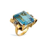 18kt gold bridge ring with aquamarine 1940/50s weight 20,5 gr.