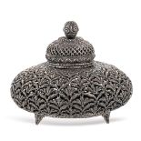 Silver box Oriental art, 19th-20th century weight 1.010 gr.