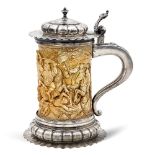 Bone and silver tankard Germany, 19th century tot. weight 1578 gr.