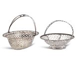 Two silver baskets with handles England, non coeval periods tot. weight 176 gr.