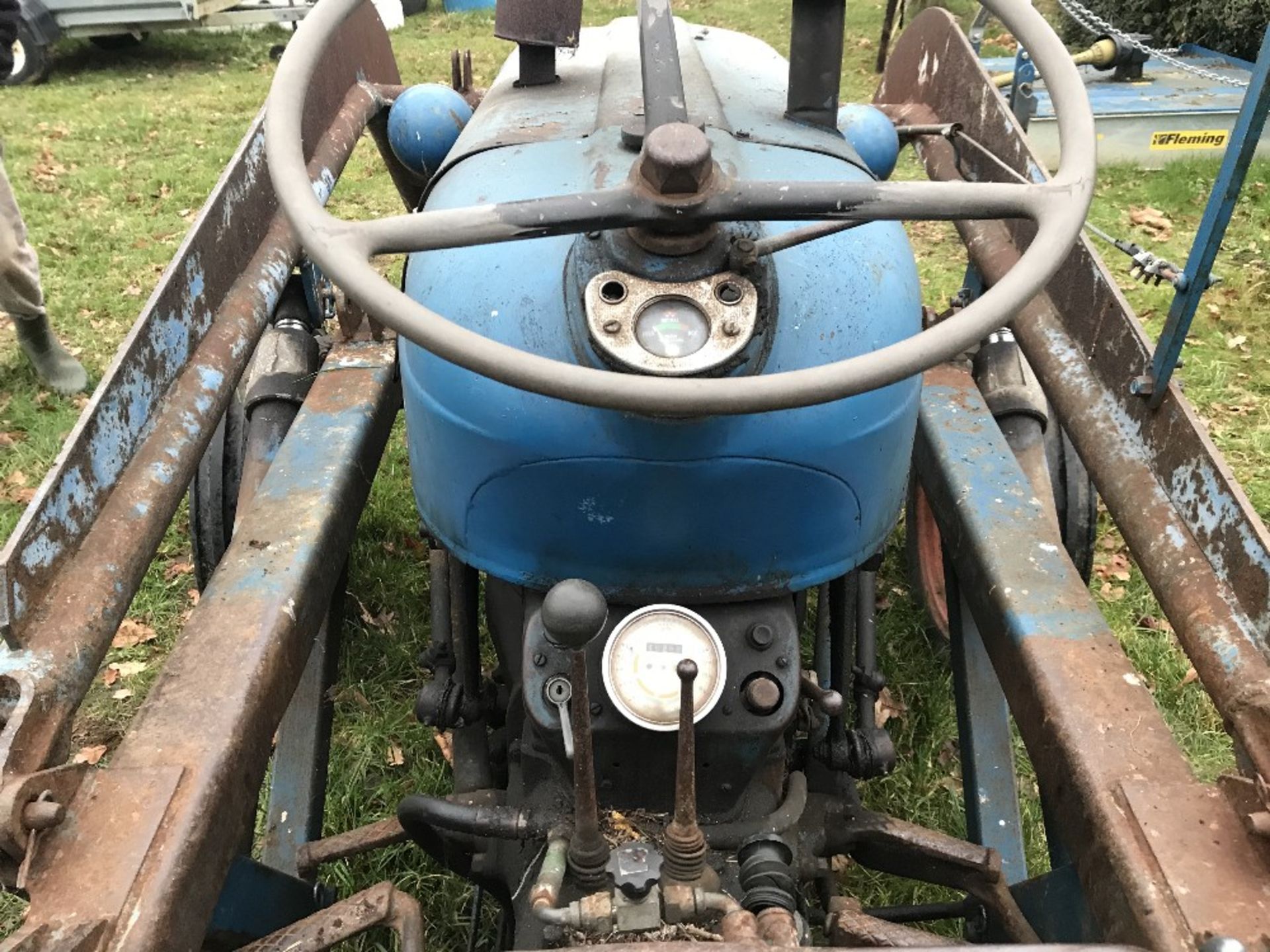 Fordson Dexta with fore end loader, 2360 AH, Roll bar, PTO, Rear Tyres Matis R / Vredestein 11. - Image 6 of 7