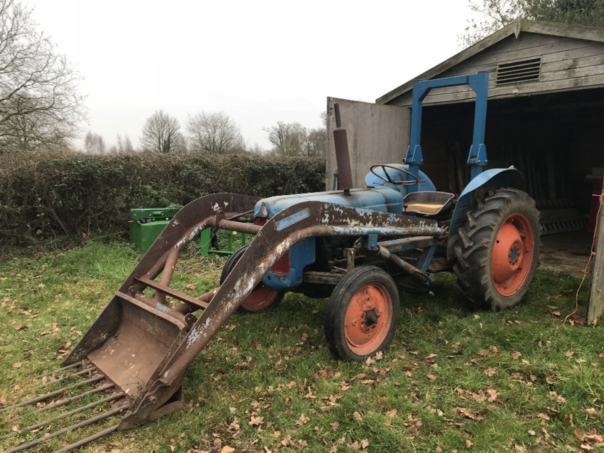 Fordson Dexta with fore end loader, 2360 AH, Roll bar, PTO, Rear Tyres Matis R / Vredestein 11. - Image 2 of 7