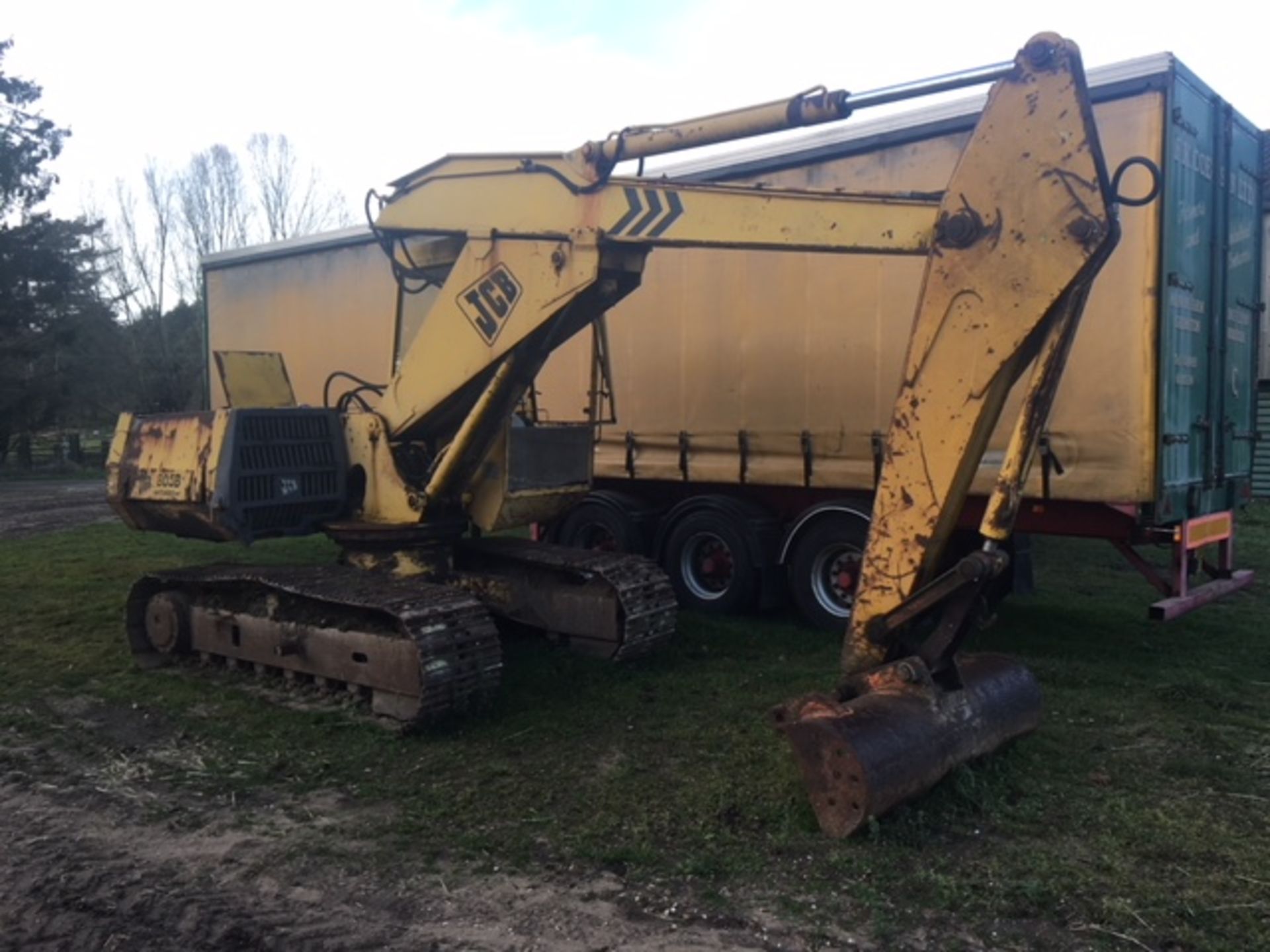 JCB 805B Turbo excavator, 9558 hours, 2 buckets,