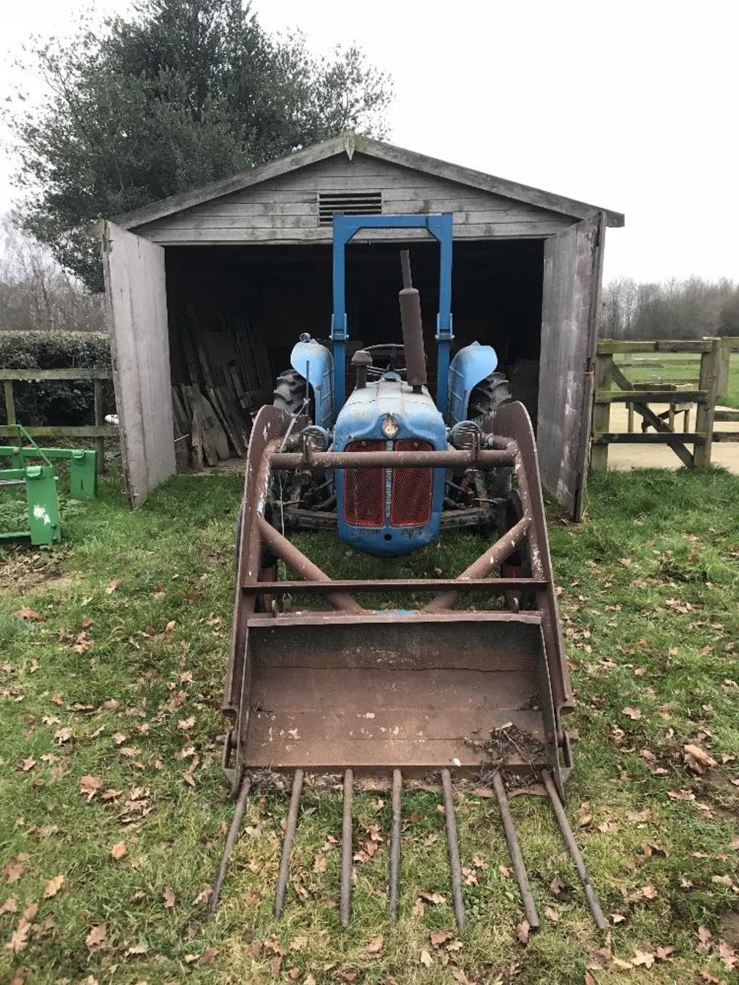 Fordson Dexta with fore end loader, 2360 AH, Roll bar, PTO, Rear Tyres Matis R / Vredestein 11. - Image 3 of 7