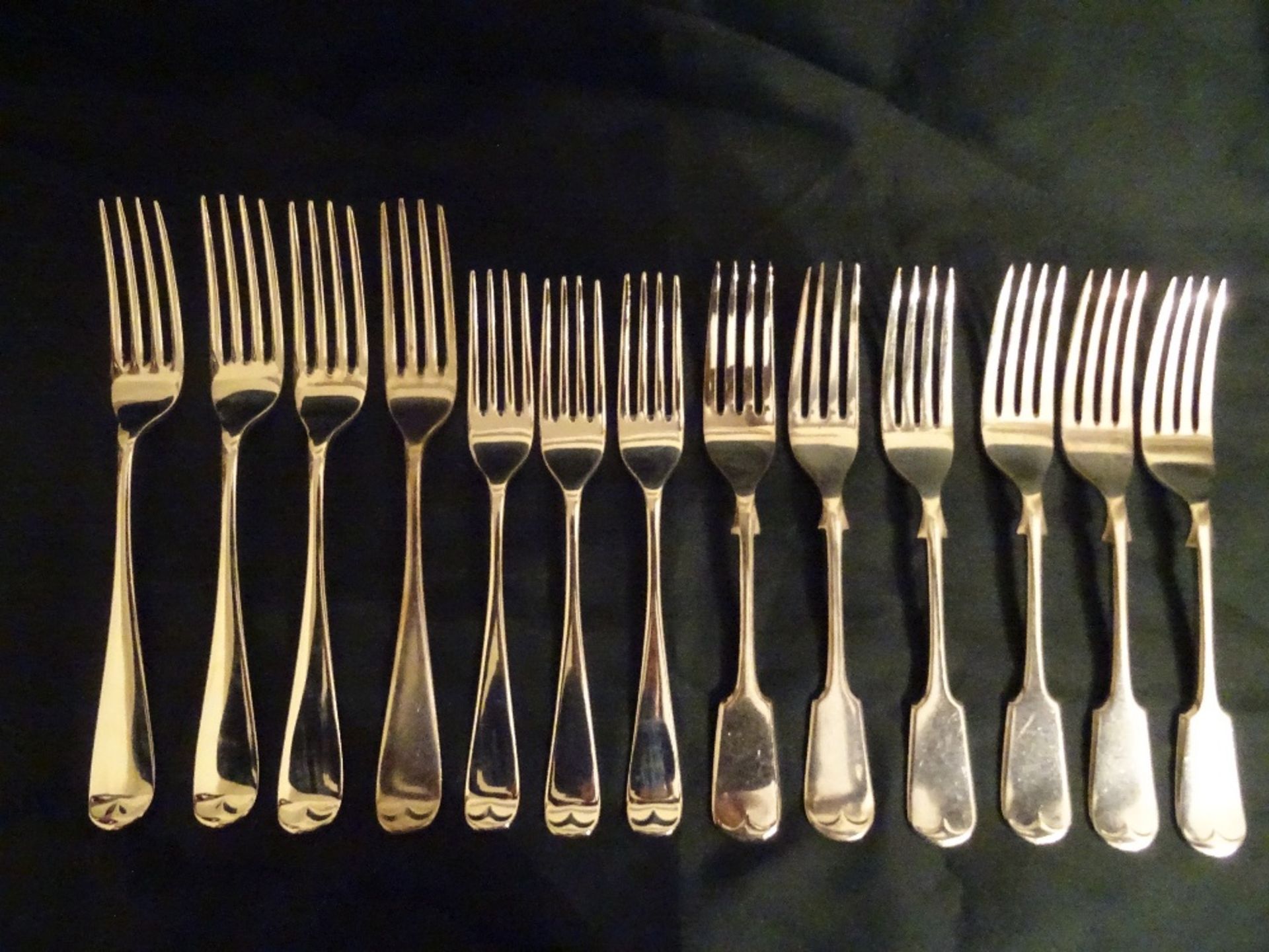COLLECTION OF SILVER PLATED FLAT WARES INCLUDING SEVEN TABLE FORKS,