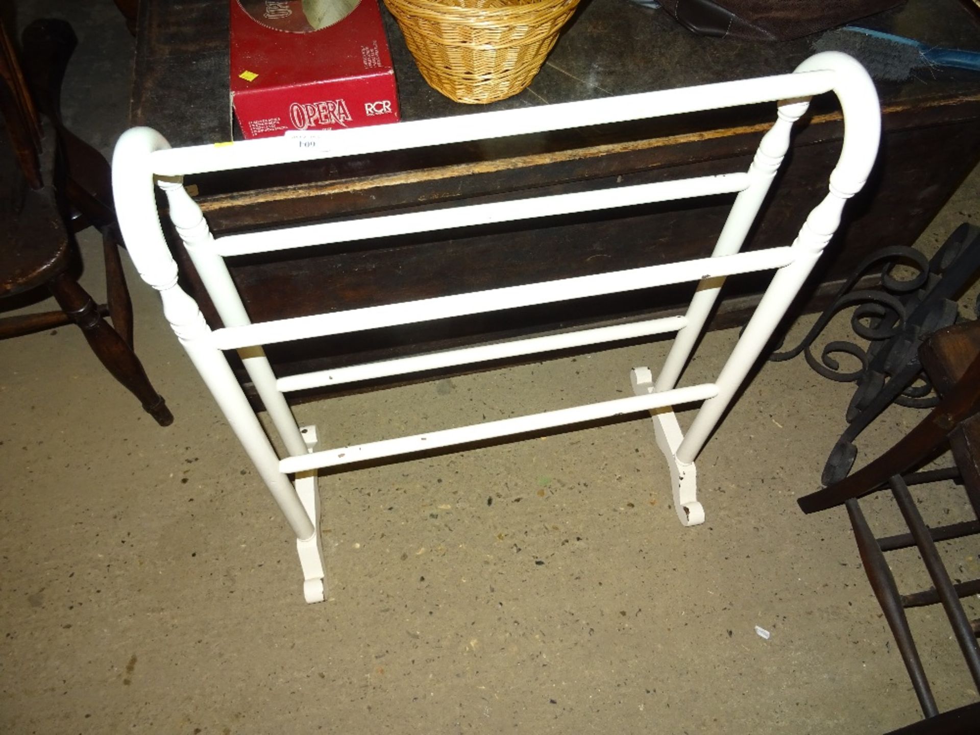 WHITE PAINTED TOWEL RAIL