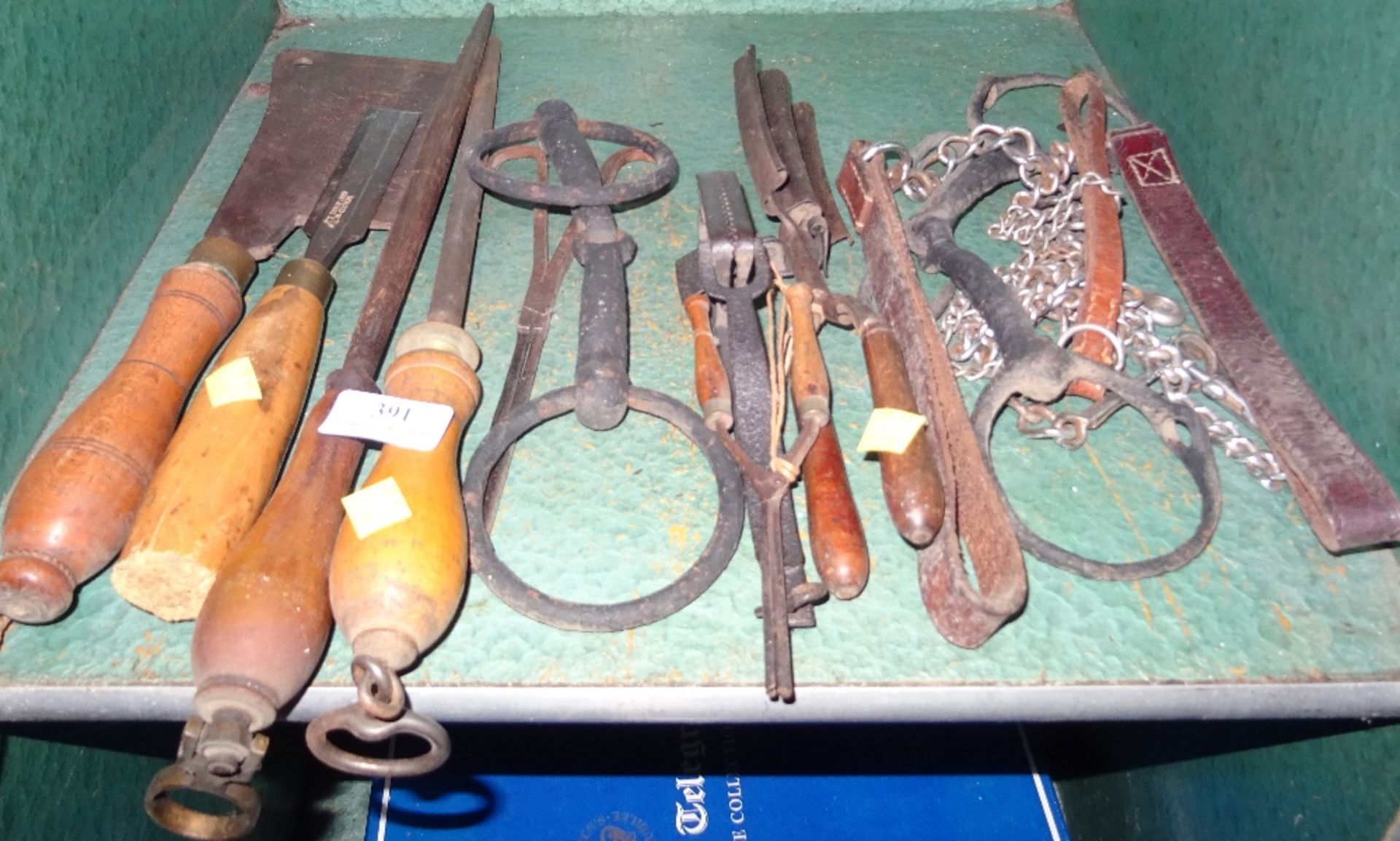 QUANTITY OF COLLECTIBLES INCLUDING CHISEL, KNIFE SHARPENERS,