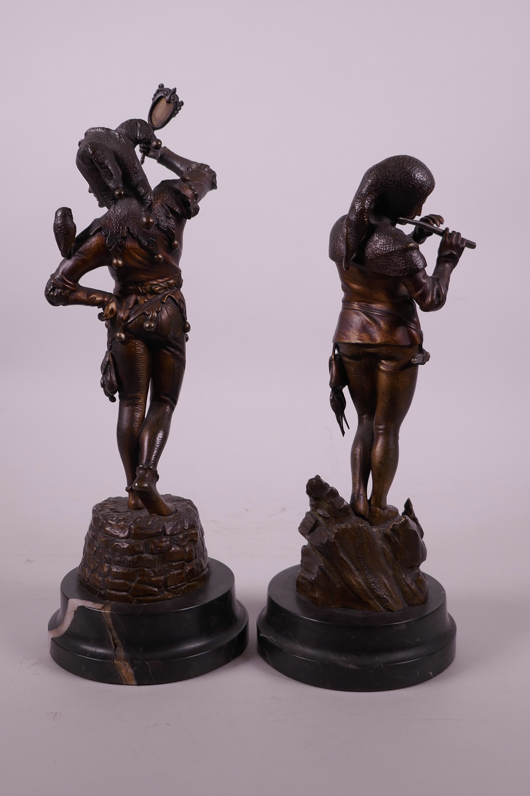 A pair of late C19th bronze figures by E. Barillot, the Pied Piper and a jester, 11" high - Image 9 of 9