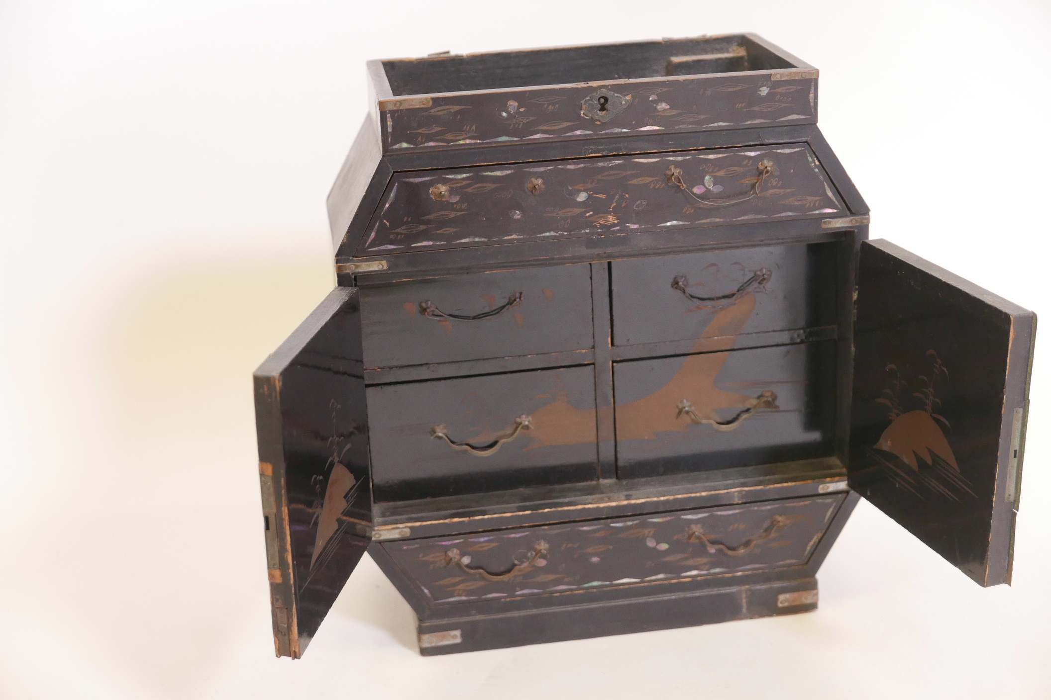 A Meiji lacquered table cabinet with gilt and mother of pearl inlaid decoration and metal mounts, - Image 5 of 5