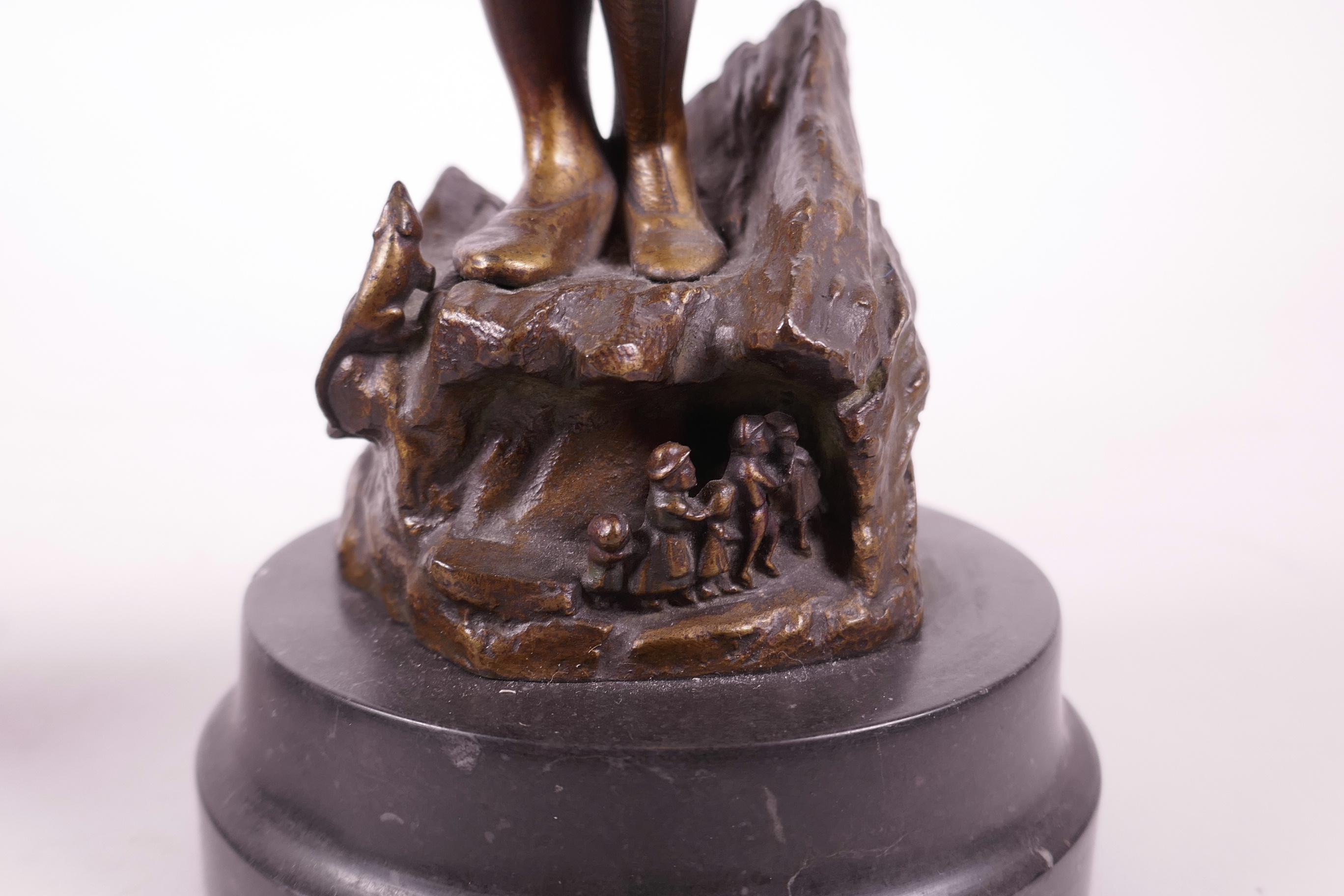 A pair of late C19th bronze figures by E. Barillot, the Pied Piper and a jester, 11" high - Image 7 of 9