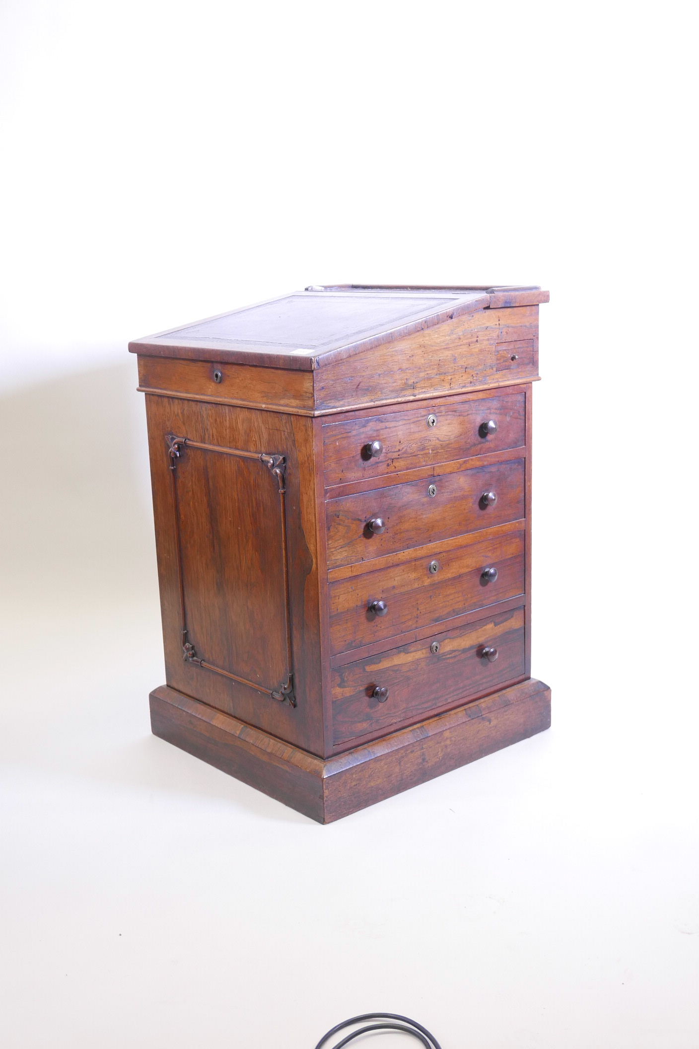 A William IV rosewood Davenport, with leather inset sliding top, four true and four false drawers,