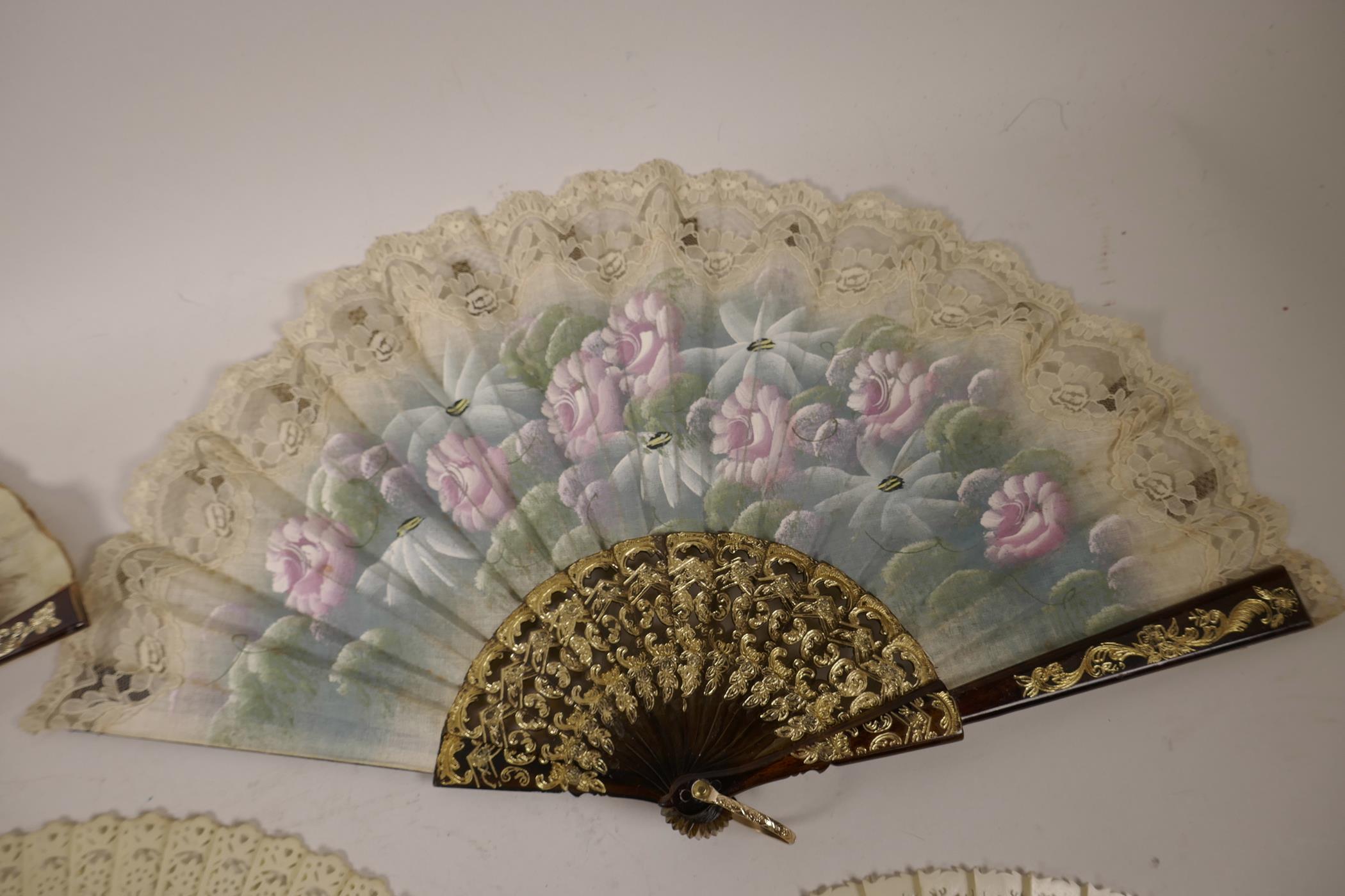 A faux tortoiseshell painted lace fan, the blade with gilt embellishments, 9½" long, a similar - Image 2 of 5