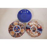 Two Japanese Imari C19th chargers, with scalloped edges and bold colours of cobalt blue, red and