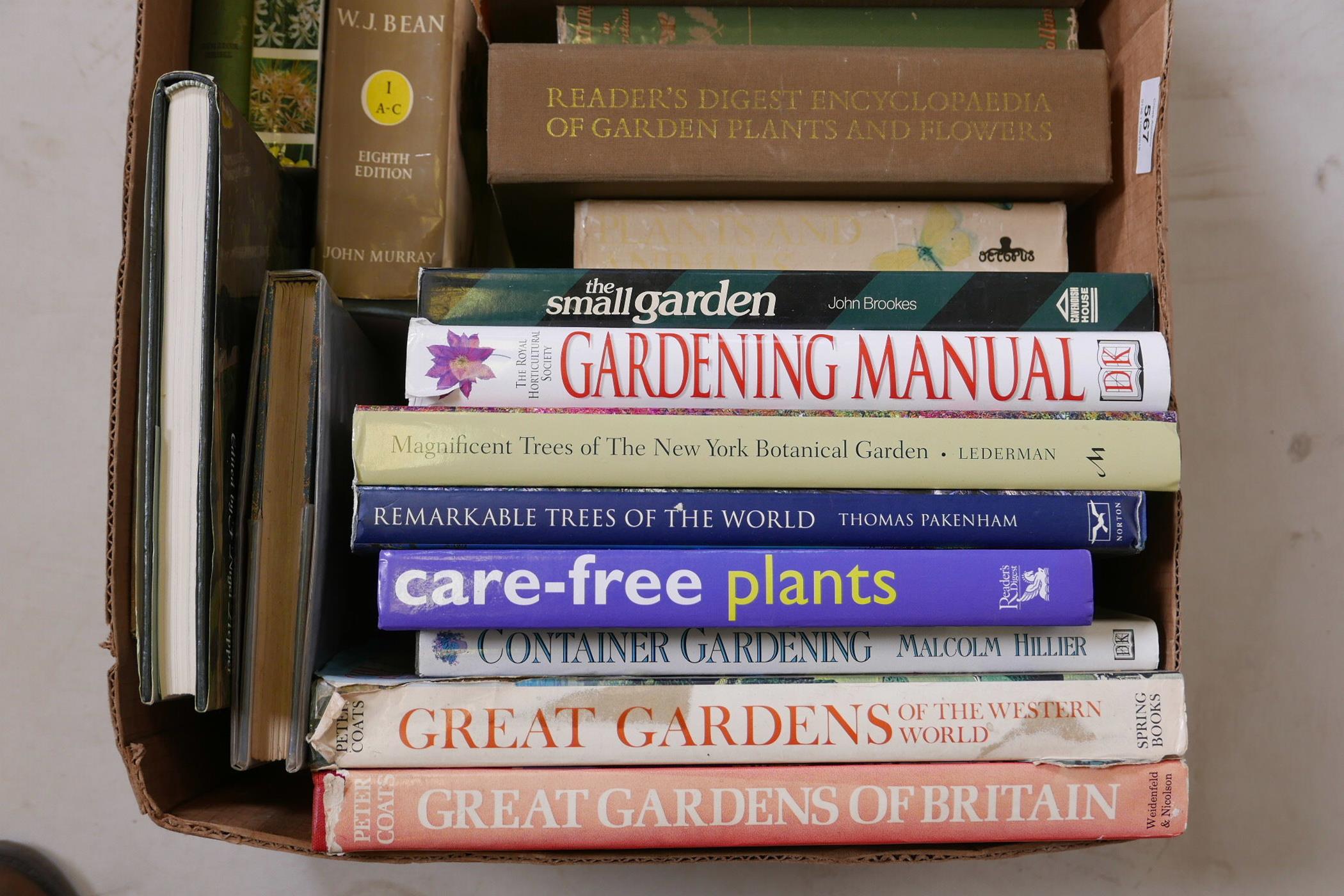 A quantity of books on gardens and horticulture - Image 2 of 4