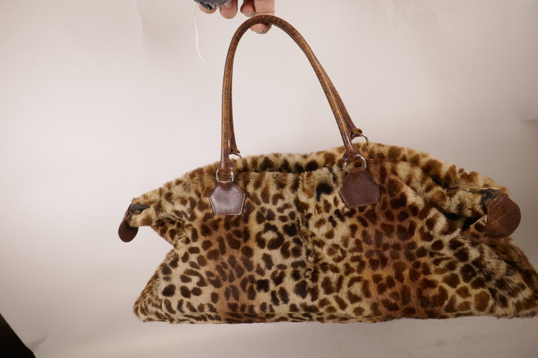 A vintage leopardskin handbag and purse - Image 4 of 6