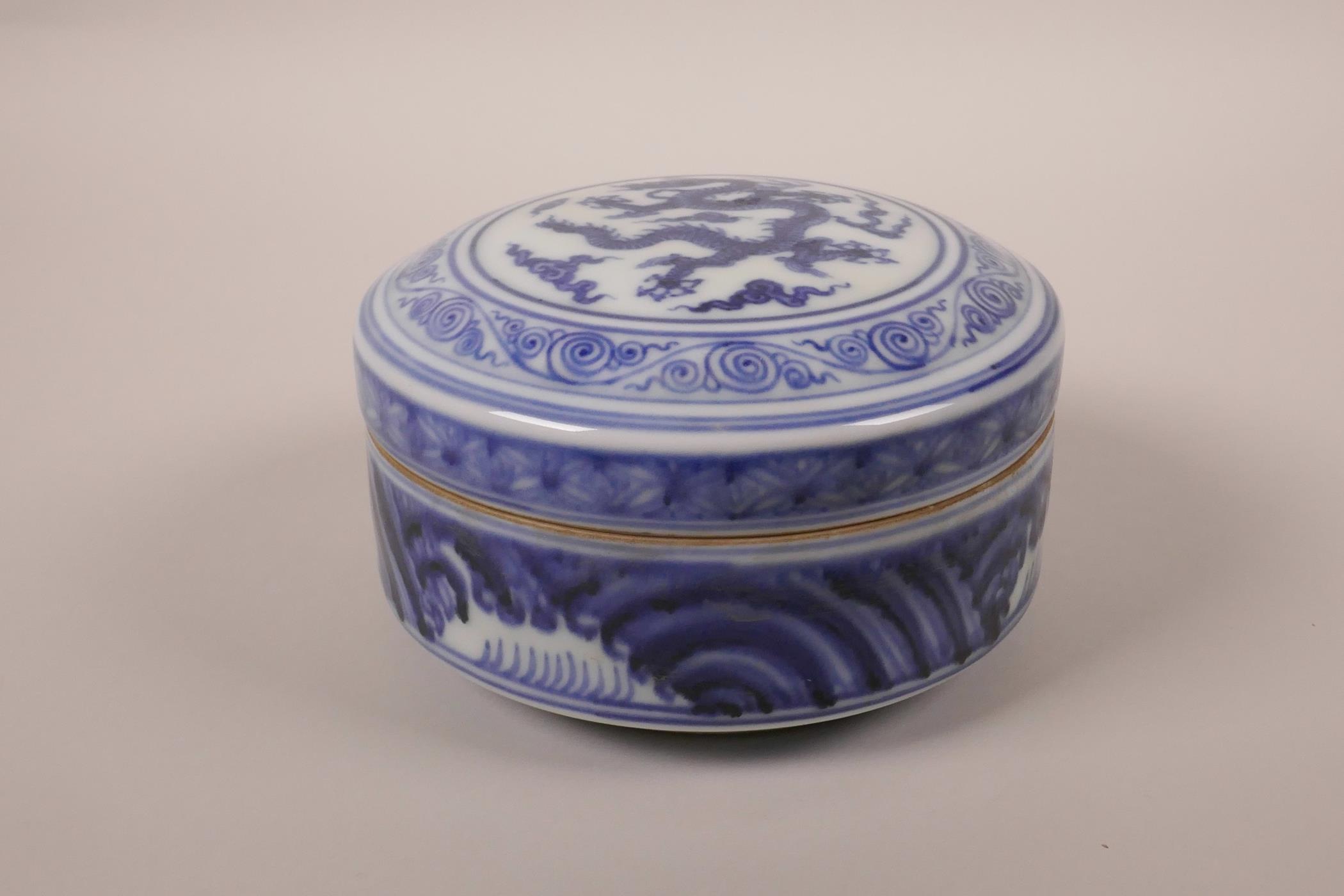 A Chinese blue and white porcelain cup and cover, decorated with a dragon to the cover, 6