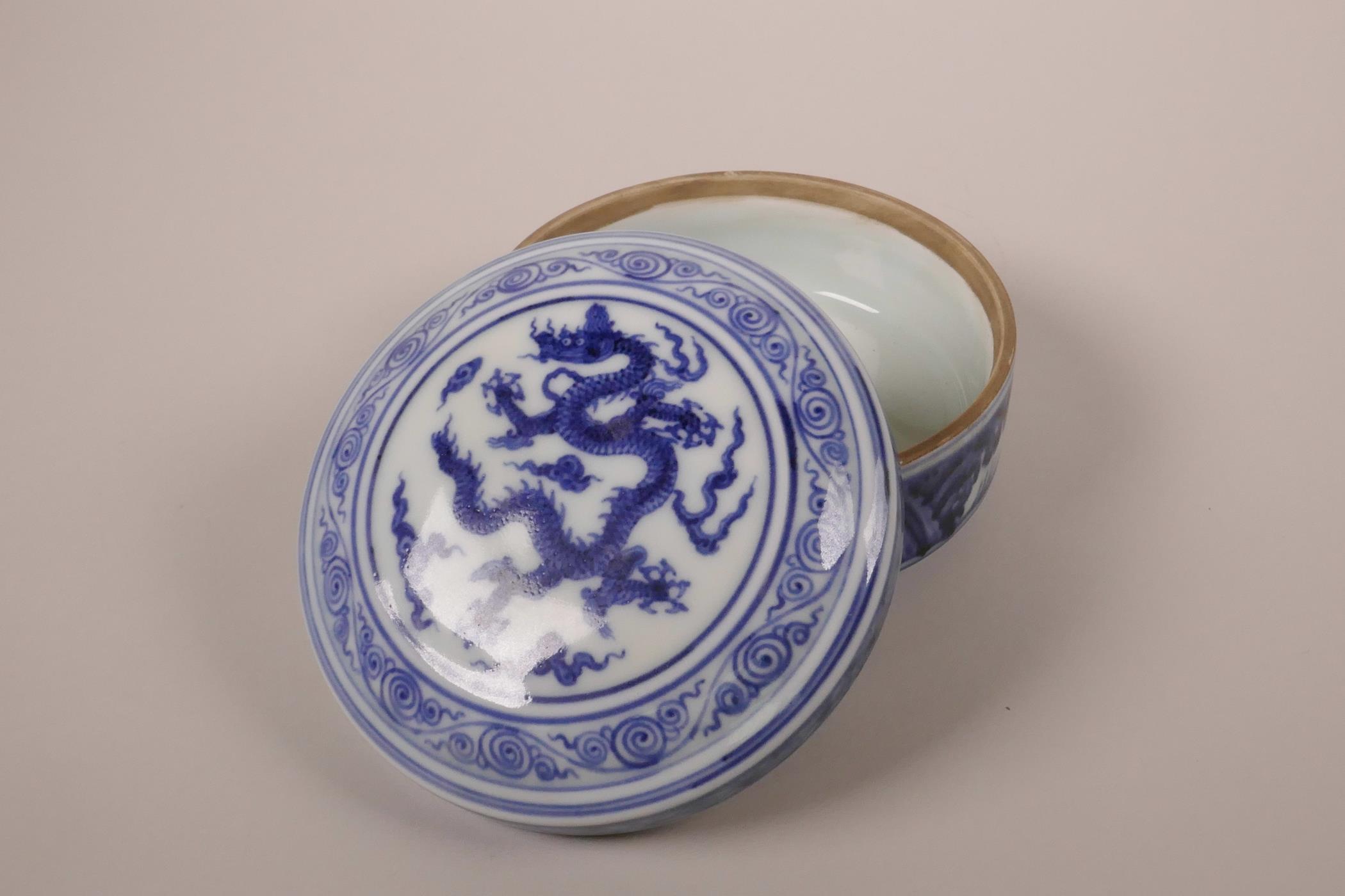A Chinese blue and white porcelain cup and cover, decorated with a dragon to the cover, 6 - Image 2 of 3