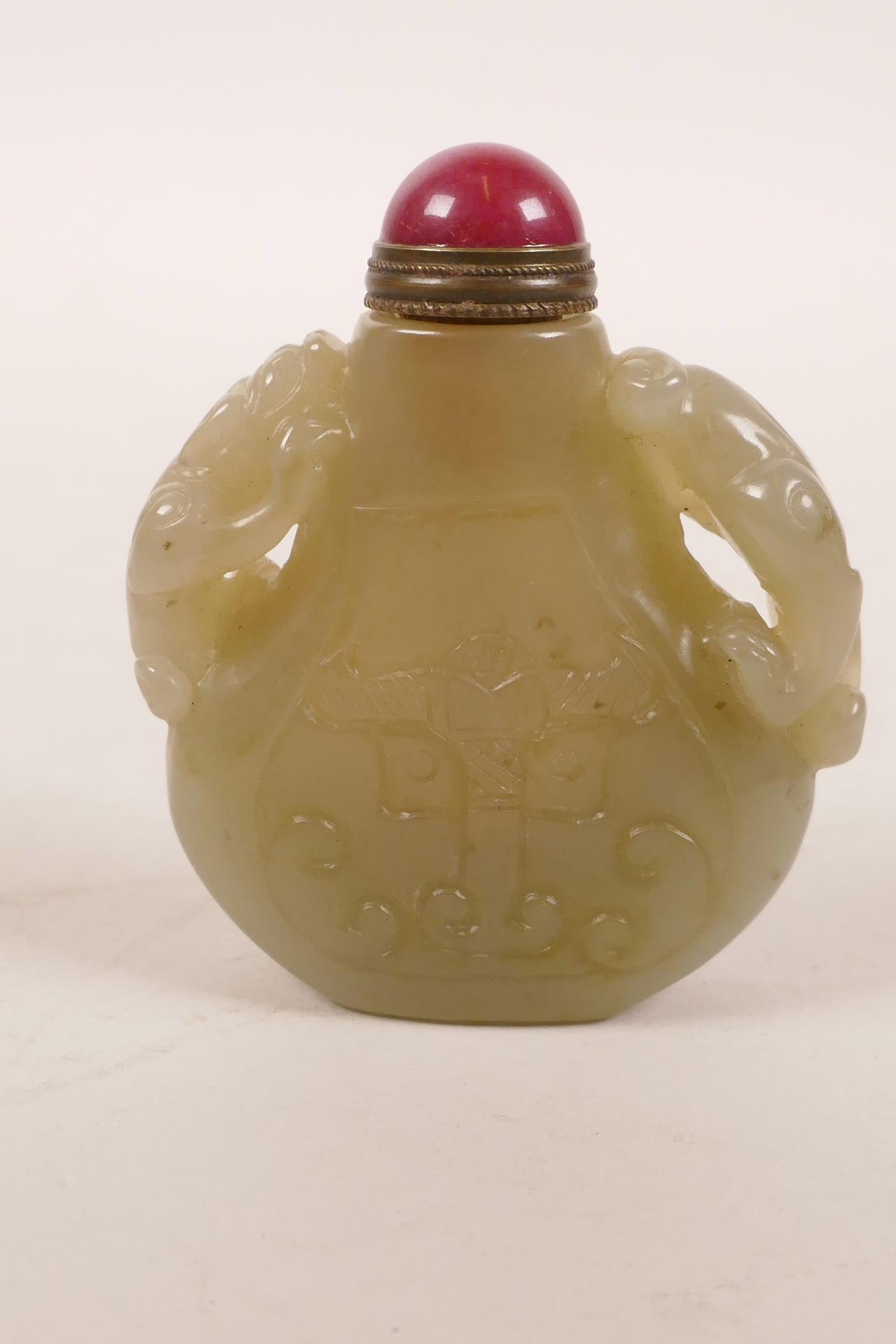 A Chinese carved jade snuff bottle with two kylin handles, 2" high - Image 4 of 4