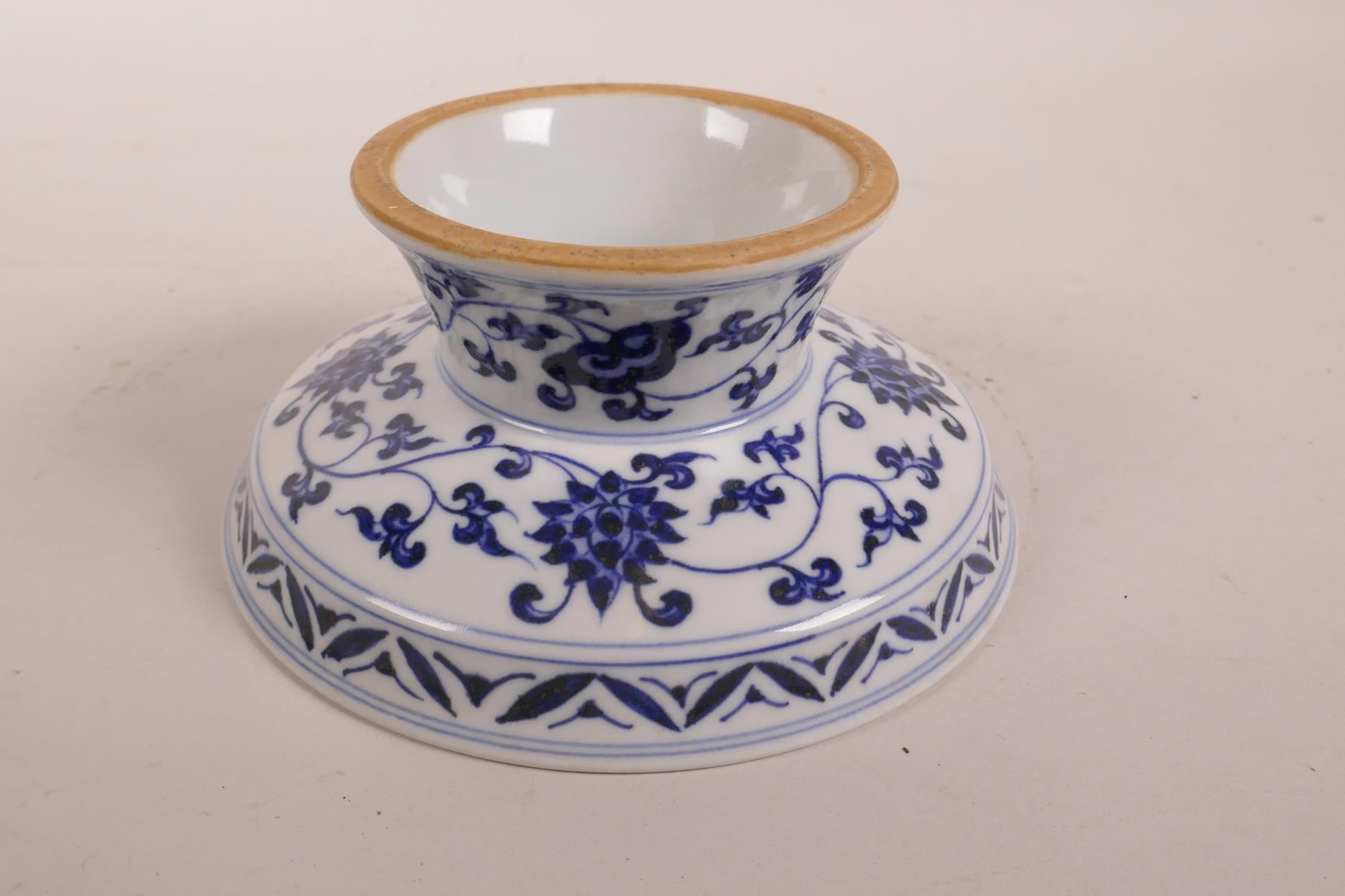 A Chinese blue and white stem dish with scrolling lotus flower and phoenix decoration, 6 character - Image 5 of 10