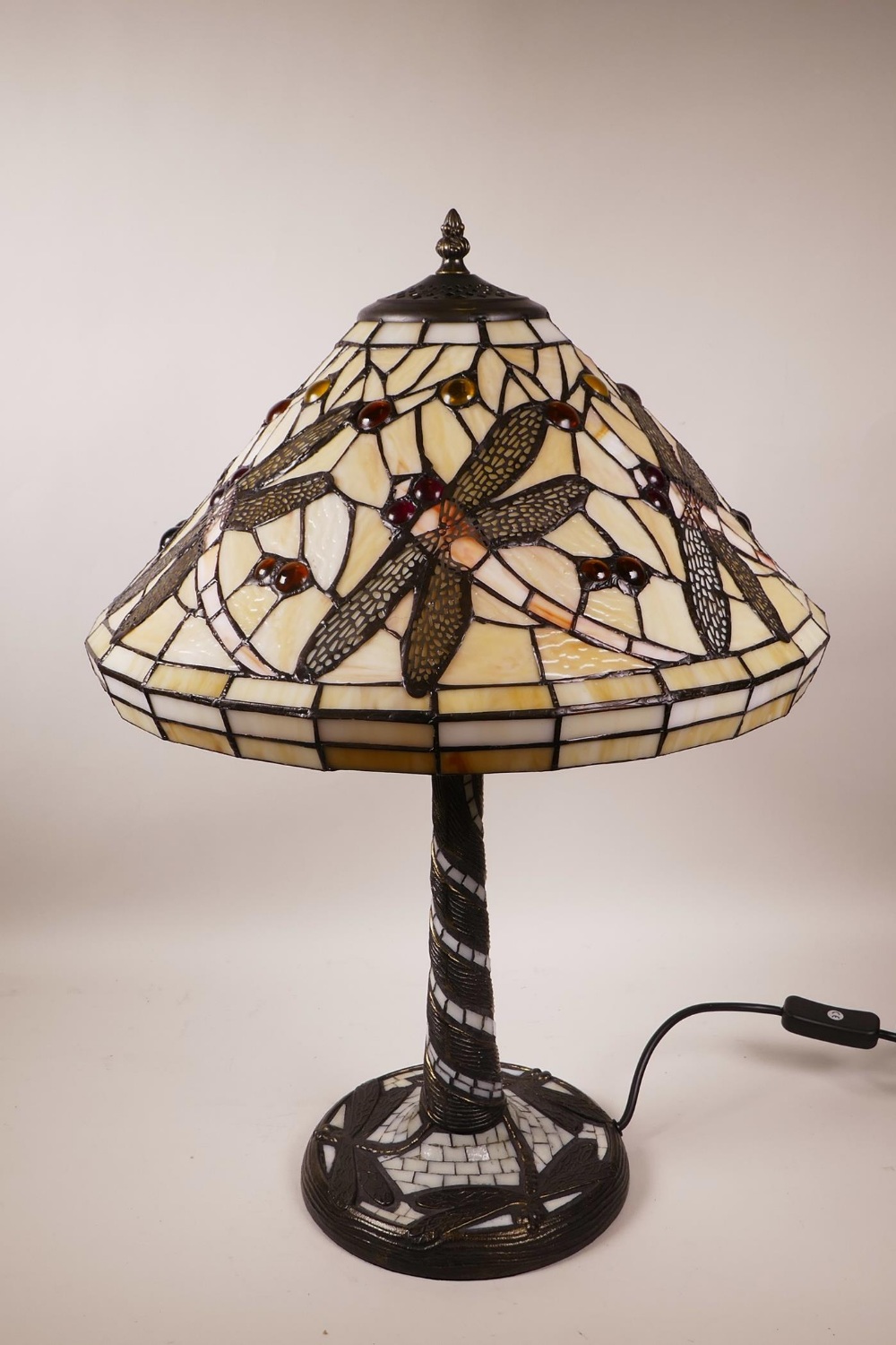 A Tiffany style table lamp with dragonfly decoration, 22½" high