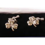 A pair of 925 silver cufflinks decorated with clovers