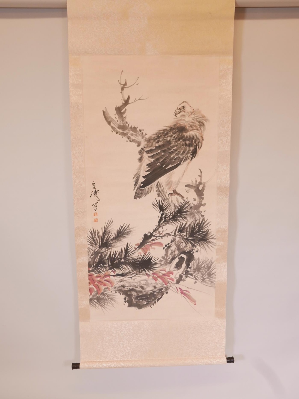 A Chinese watercolour scroll depicting a vulture, 26" x 35" - Image 2 of 3