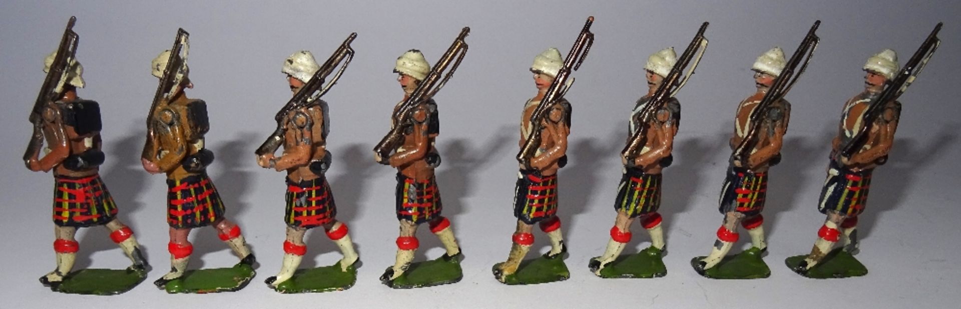 Britains set 114, Cameron Highlanders - Image 2 of 4