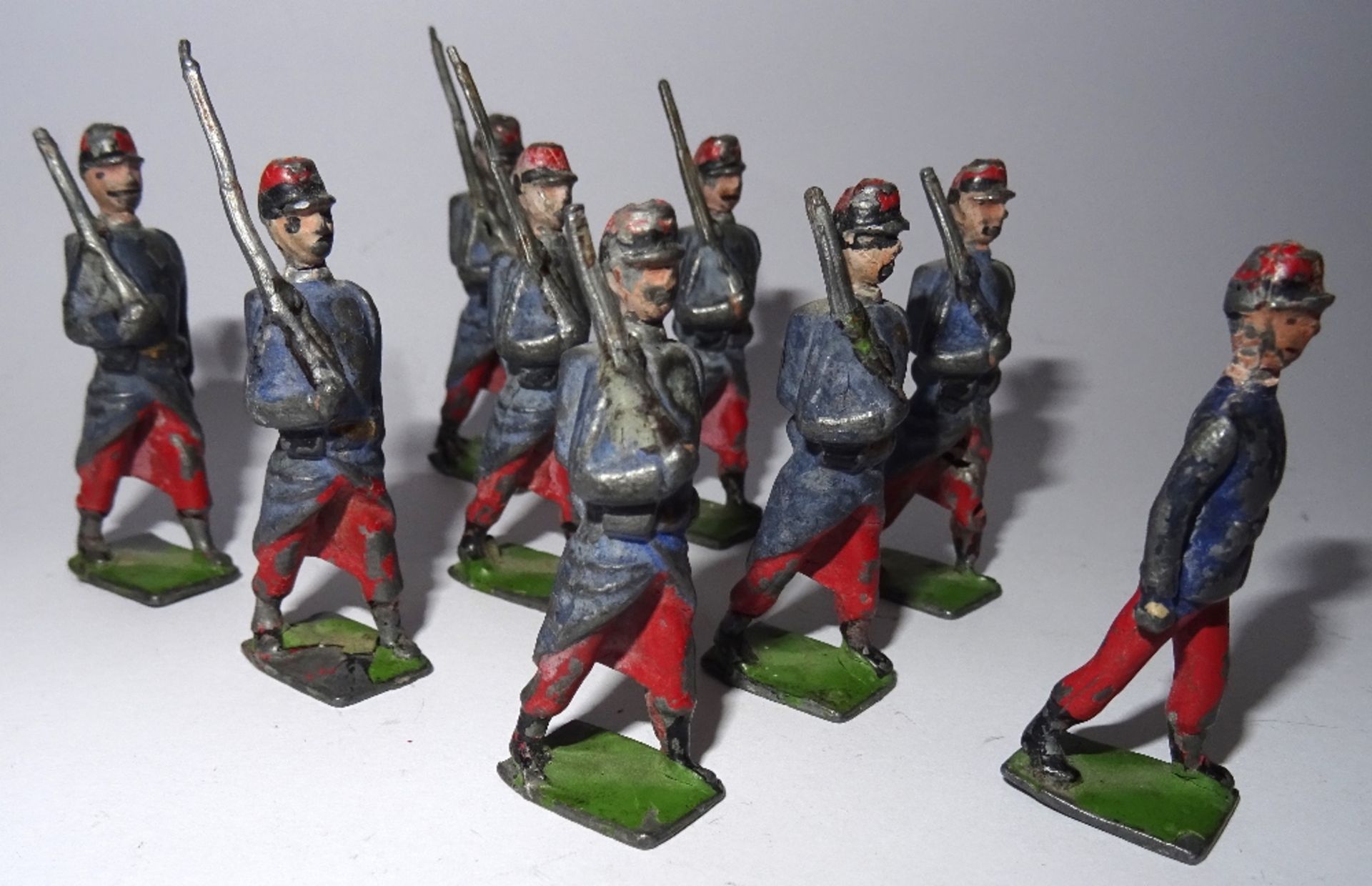 Britains RARE PARIS OFFICE small size French Infanterie