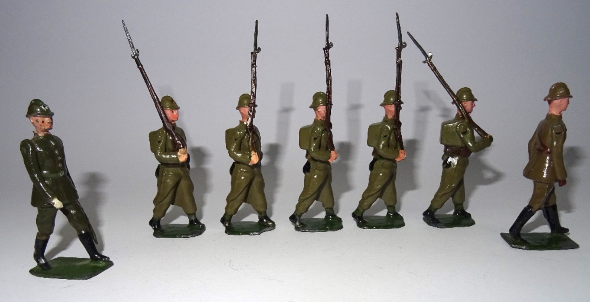 Britains from set 1389, Belgian Infantry in steel helmets marching at the slope - Image 2 of 4