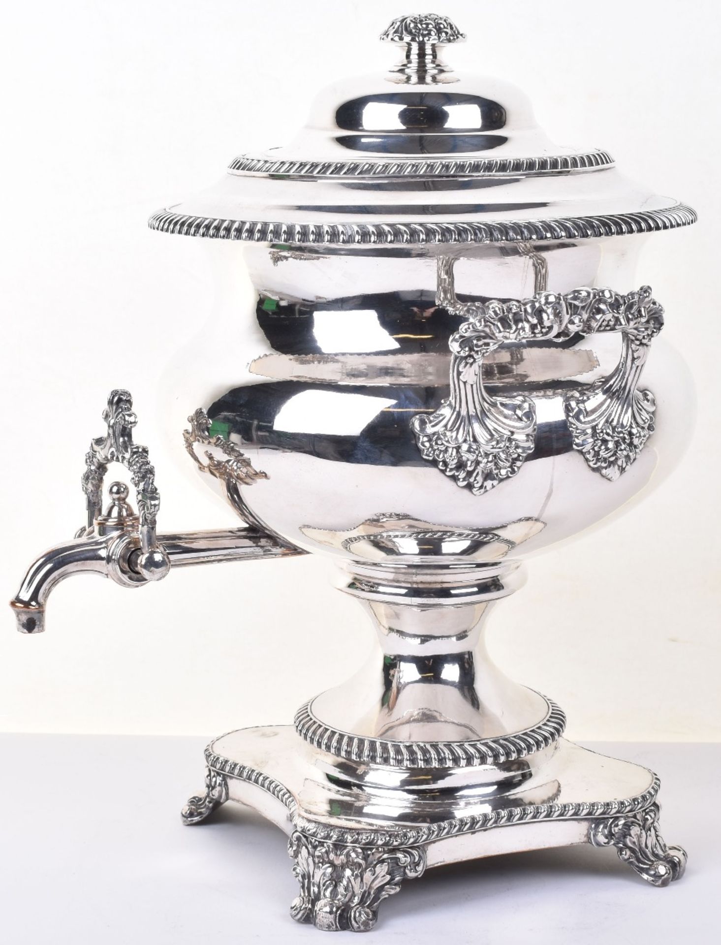 An early 19th century Old Sheffield silver plate tea urn, circa 1815 - Image 3 of 6