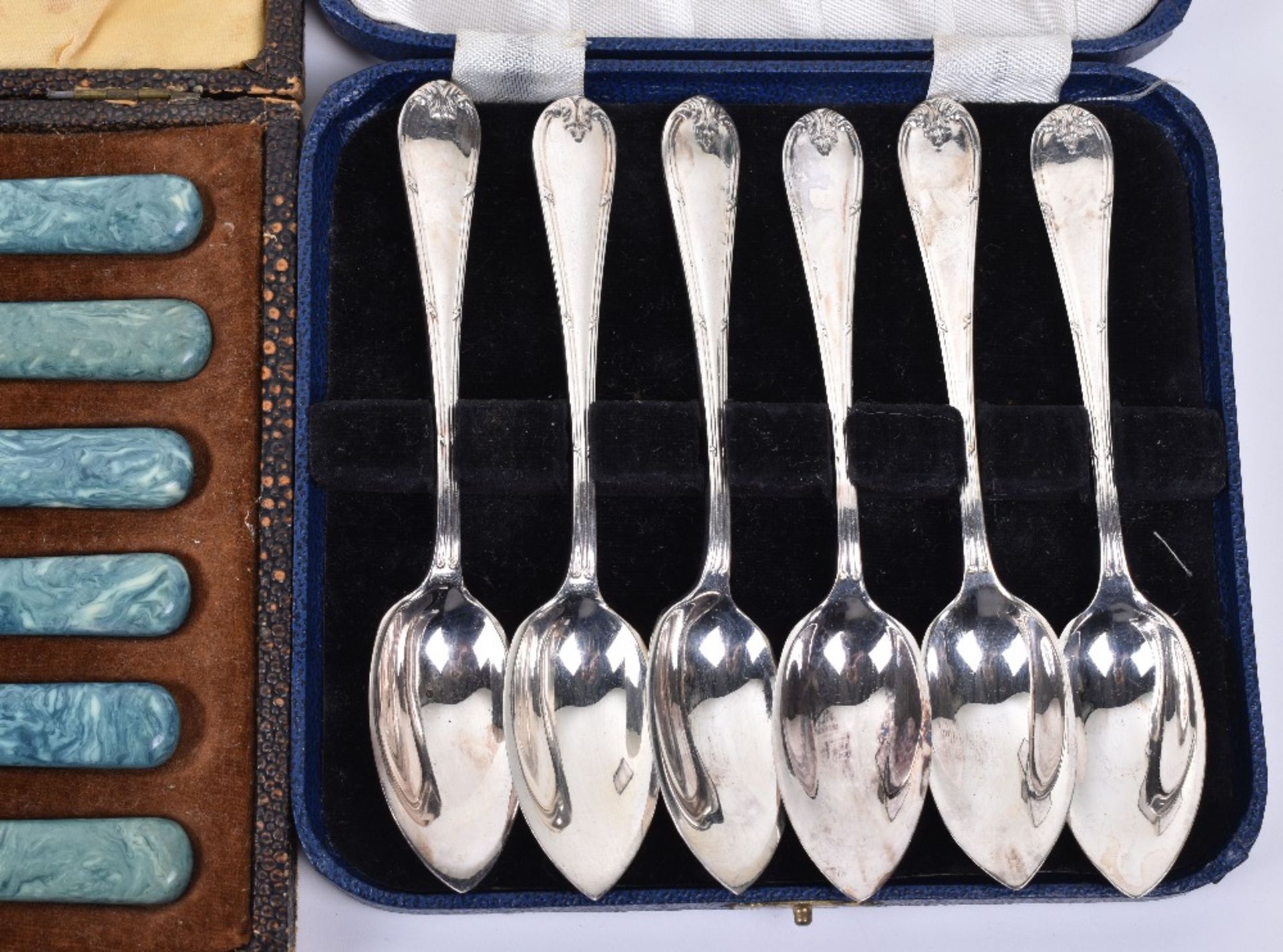 A mixed lot of boxed silver plated flatware, including a set of twelve Apostle spoons with tong, (5) - Image 3 of 10
