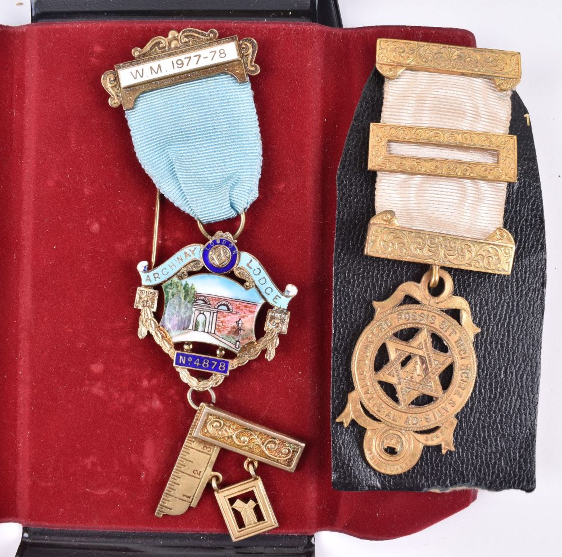 A mixed lot of Masonic items including a silver and enamel medal for Archway Lodge 1977-78 - Image 2 of 4