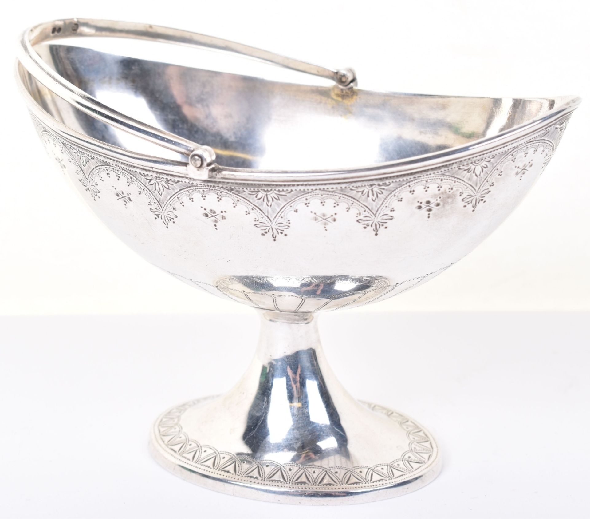 A Victorian silver swing handle basket - Image 2 of 5