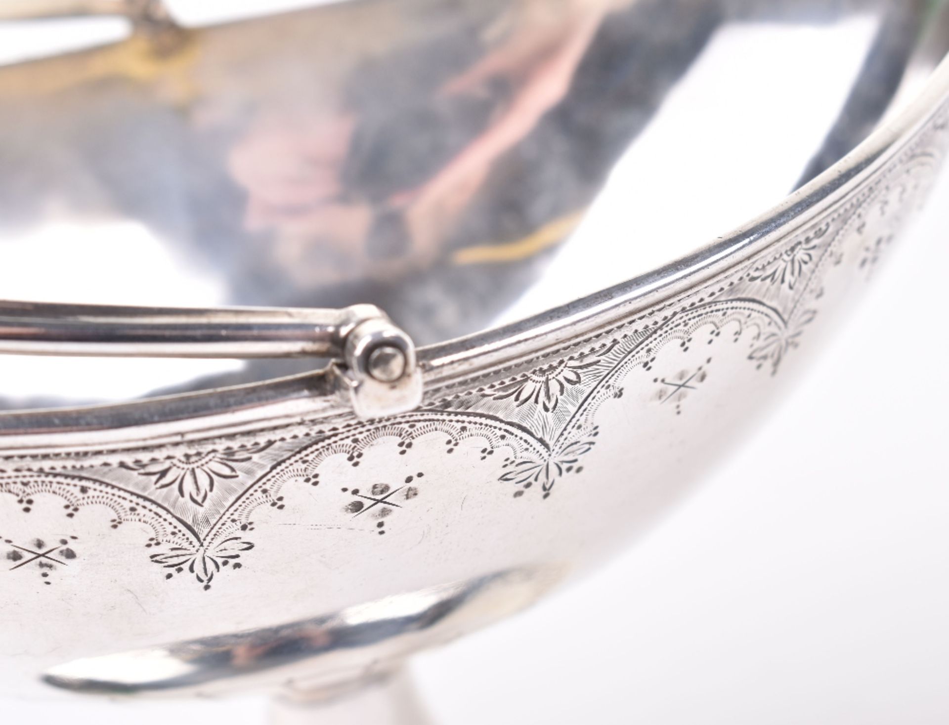 A Victorian silver swing handle basket - Image 3 of 5