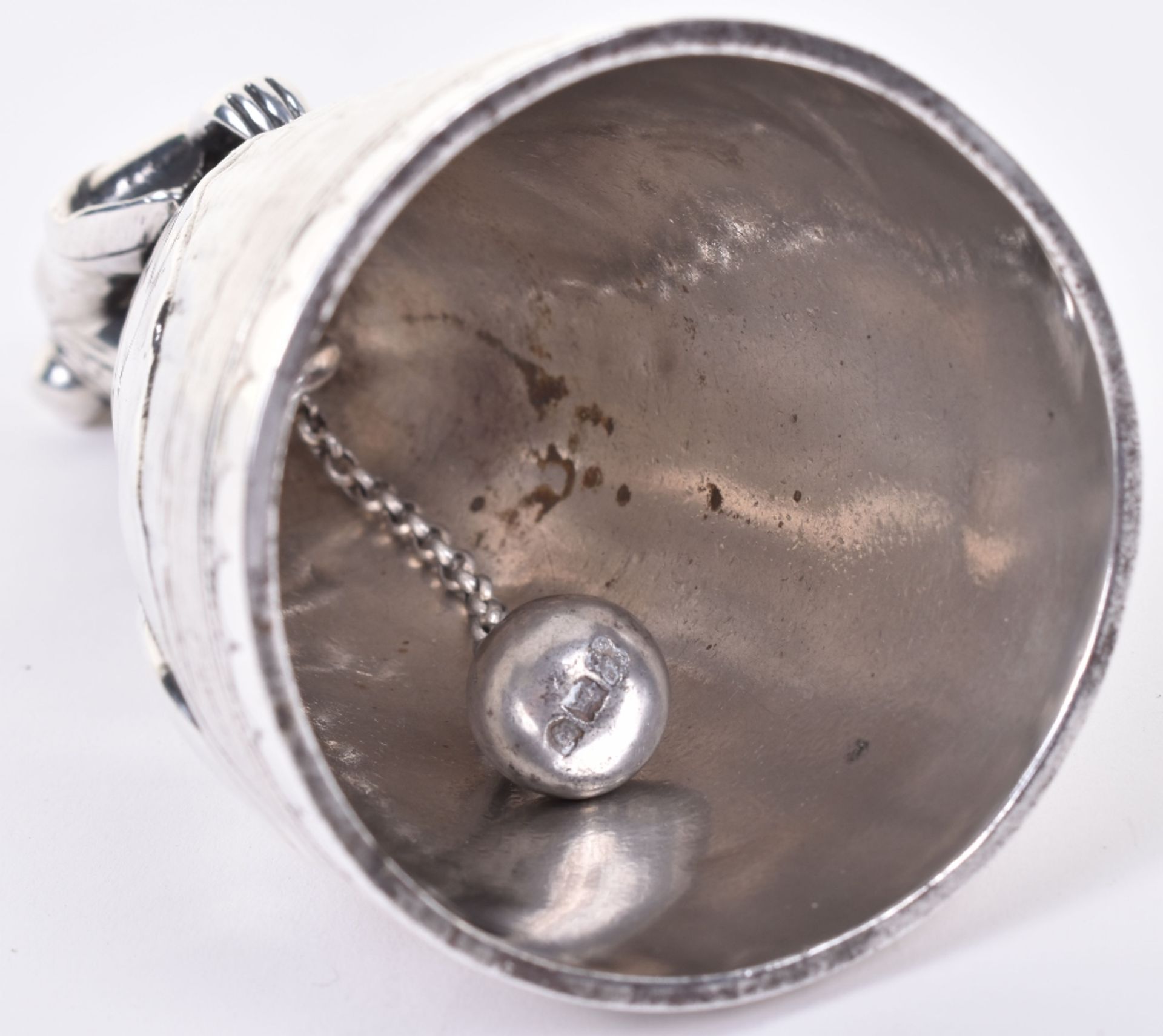 An Edward VII cast silver table bell, London 1907 - Image 4 of 6