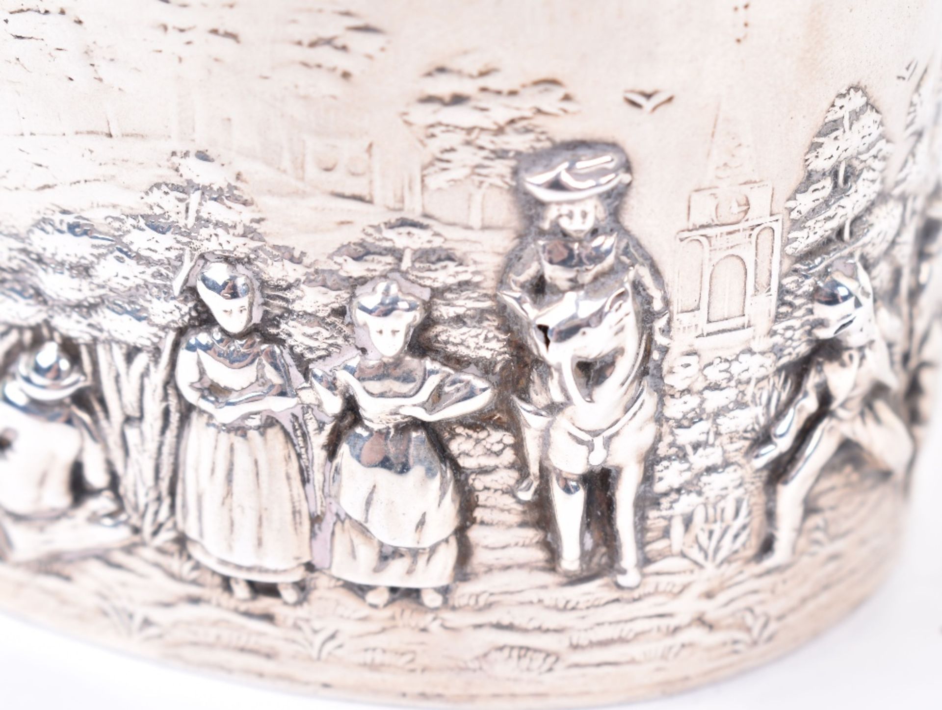 An early 20th century silver repousse decorated silver lidded pot, Chester 1904 - Image 3 of 5