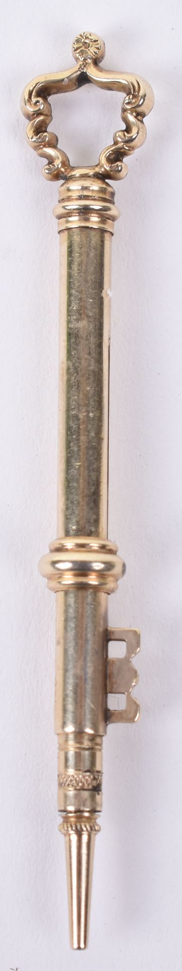 An interesting Victorian gold pencil in the form of a key, 6.5cm - Image 2 of 3